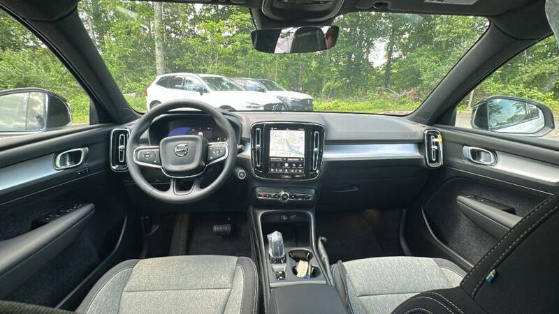 2026 Volvo XC40 B5 Core