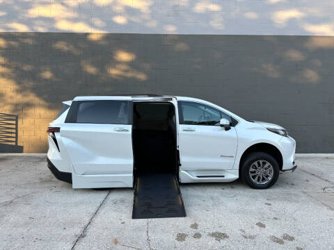 2023 Toyota Sienna XLE 8-Passenger