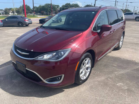 2017 Chrysler Pacifica Touring-L Plus