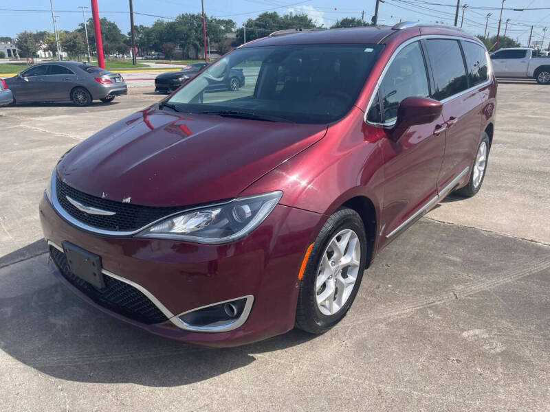 2017 Chrysler Pacifica Touring-L Plus