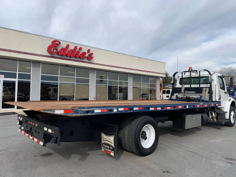 2017 Freightliner M2 106