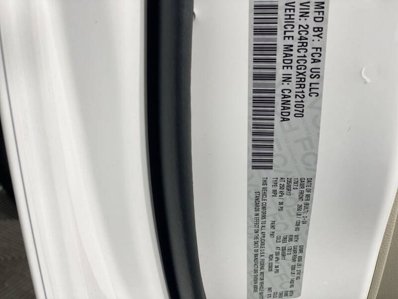 2024 Chrysler Voyager LX