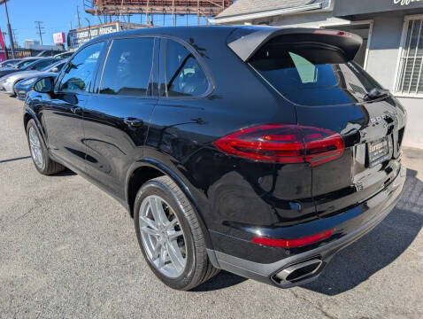 2017 Porsche Cayenne Platinum Edition