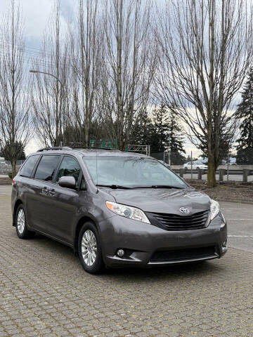 2012 Toyota Sienna XLE 8-Passenger