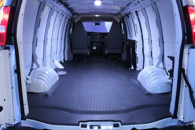 2025 Chevrolet Express 3500