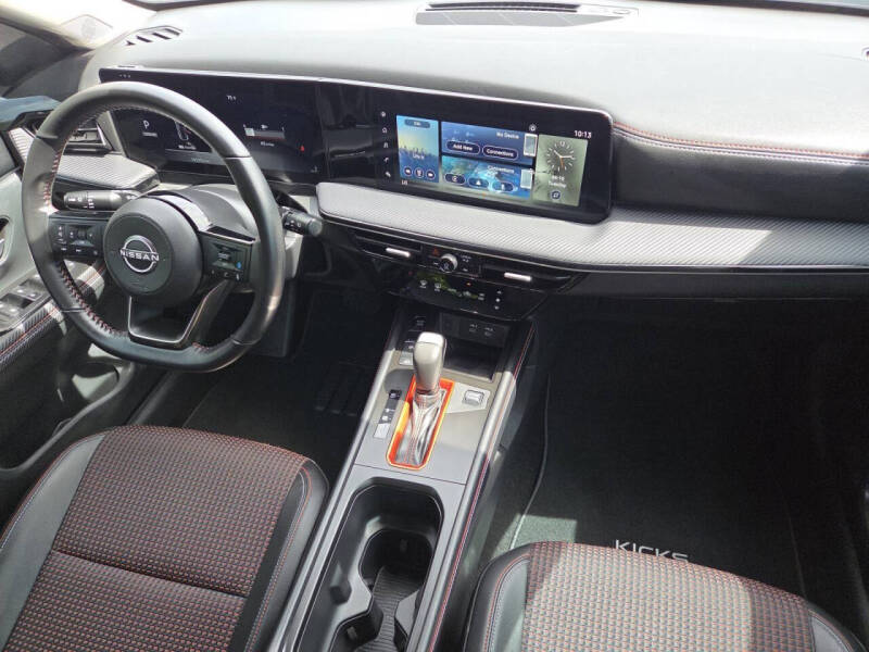 2025 Nissan Kicks SR