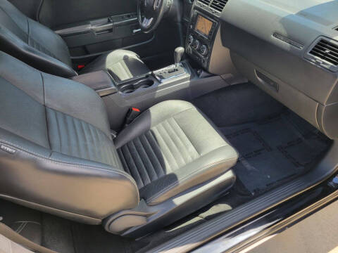 2012 Dodge Challenger SXT Plus