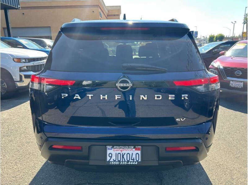 2022 Nissan Pathfinder SV