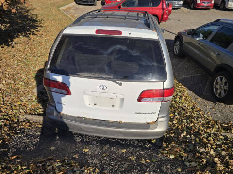 2001 Toyota Sienna LE