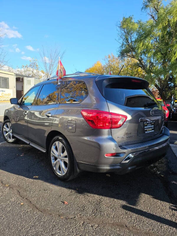 2018 Nissan Pathfinder Platinum