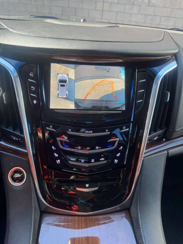 2016 Cadillac Escalade Luxury Collection