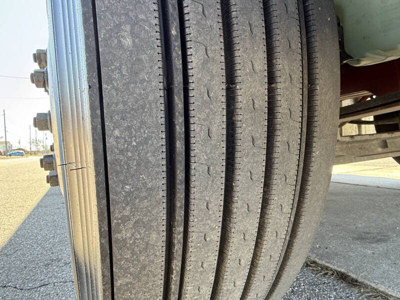 2013 Freightliner M2 106