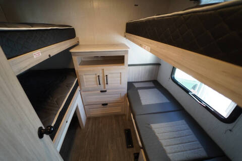 2024 Cruiser RV Shadow Cruiser 280QBS