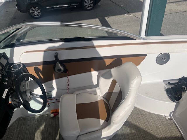 2019 Four Winns HD 180