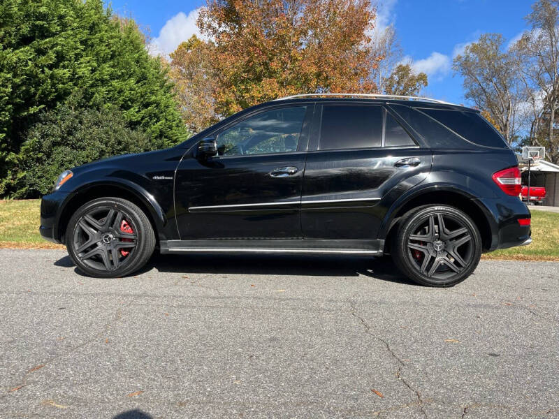 2011 Mercedes-Benz M-Class ML63 AMG photo 9