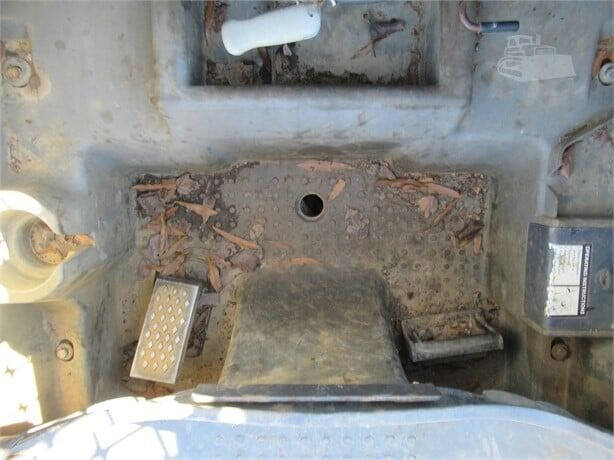 2010 John Deere 323D