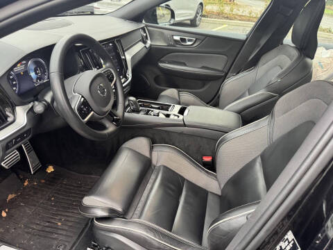 2022 Volvo S60 Recharge T8 R-Design Black Edition