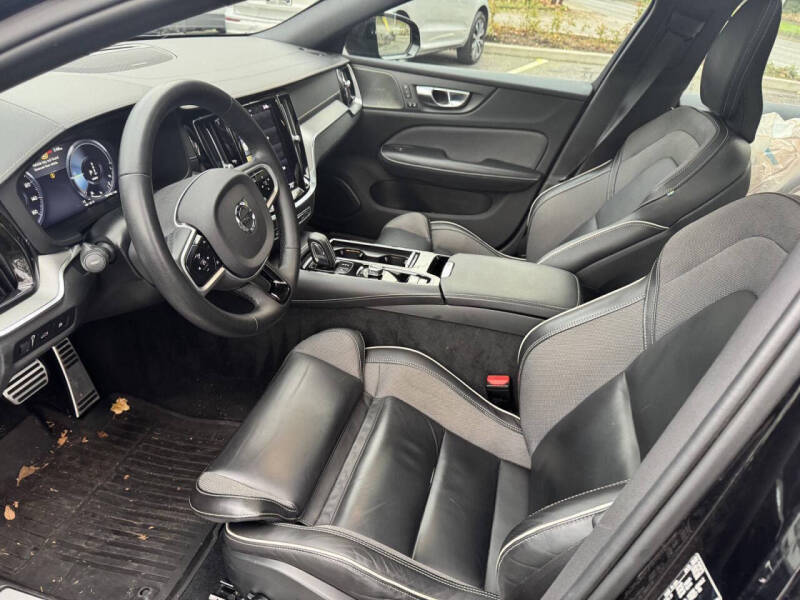 2022 Volvo S60 Recharge T8 R-Design Black Edition