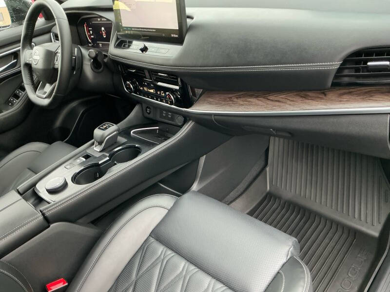 2025 Nissan Rogue Platinum