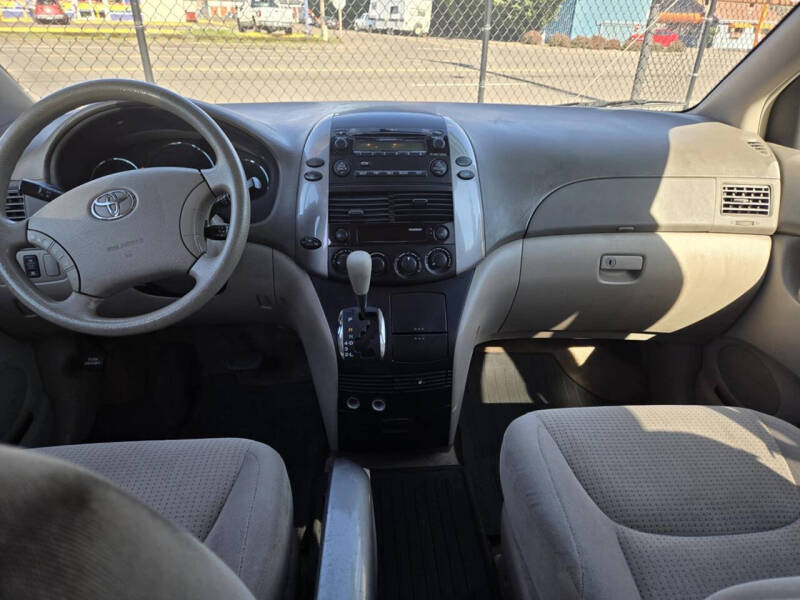 2007 Toyota Sienna LE 8-Passenger