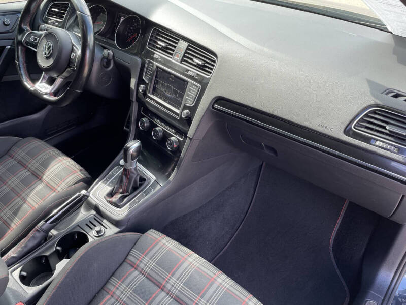 2017 Volkswagen Golf GTI SE