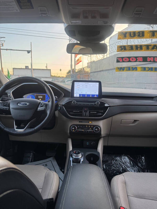 2020 Ford Escape Titanium