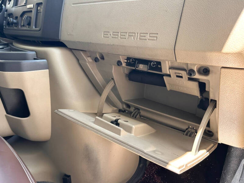 2010 Ford E-Series E-350 SD XLT