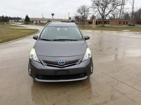 2013 Toyota Prius v Two