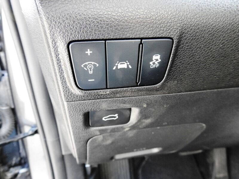 2021 Kia K5  - $21,900