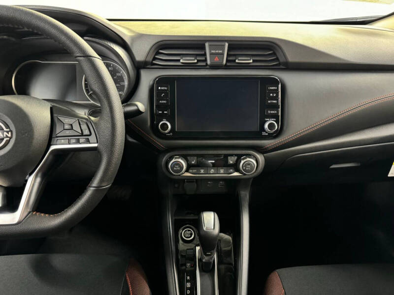 2025 Nissan Versa SR