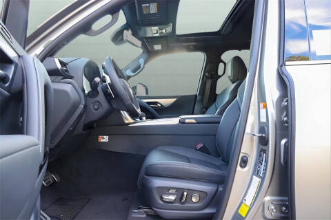 2025 Lexus LX 700h F SPORT Handling