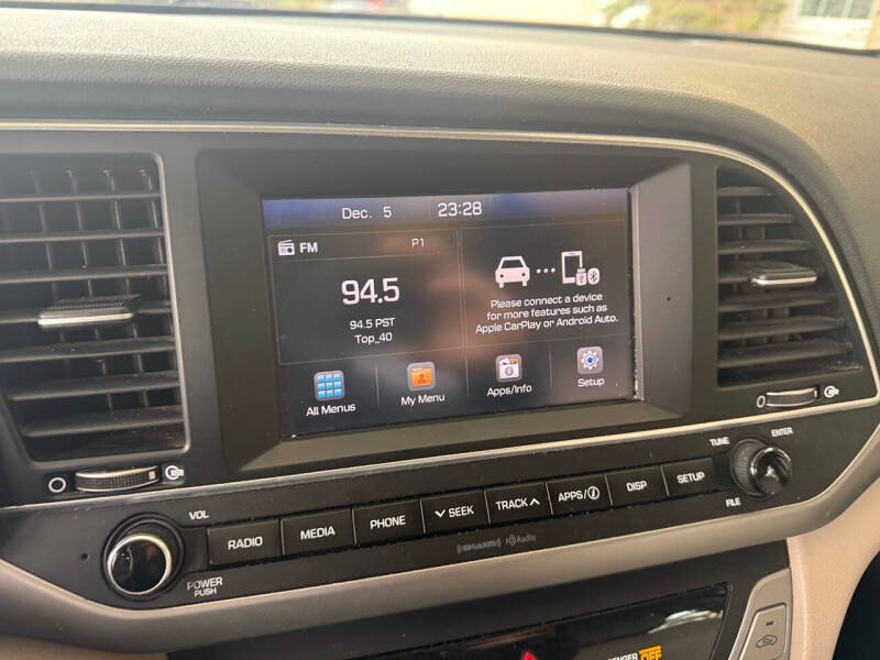 2017 Hyundai Elantra SE