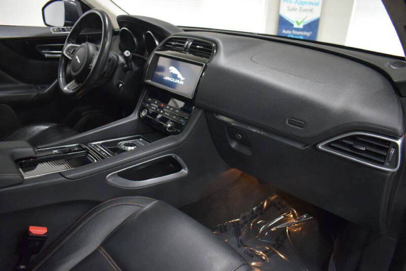 2019 Jaguar F-PACE 30t Prestige