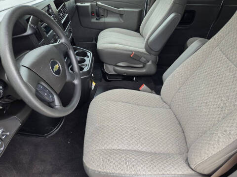 2025 Chevrolet Express LS 3500