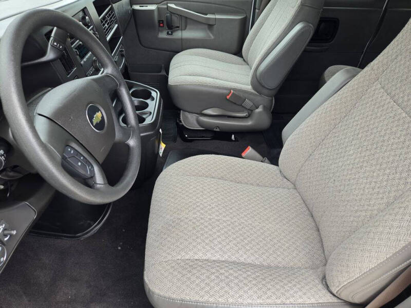 2025 Chevrolet Express LS 3500