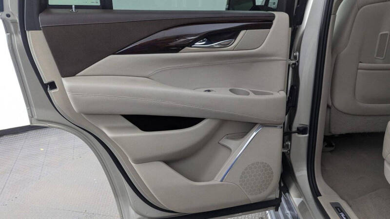 2016 Cadillac Escalade Luxury Collection