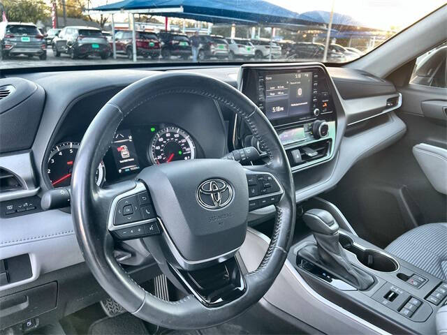 2021 Toyota Highlander LE