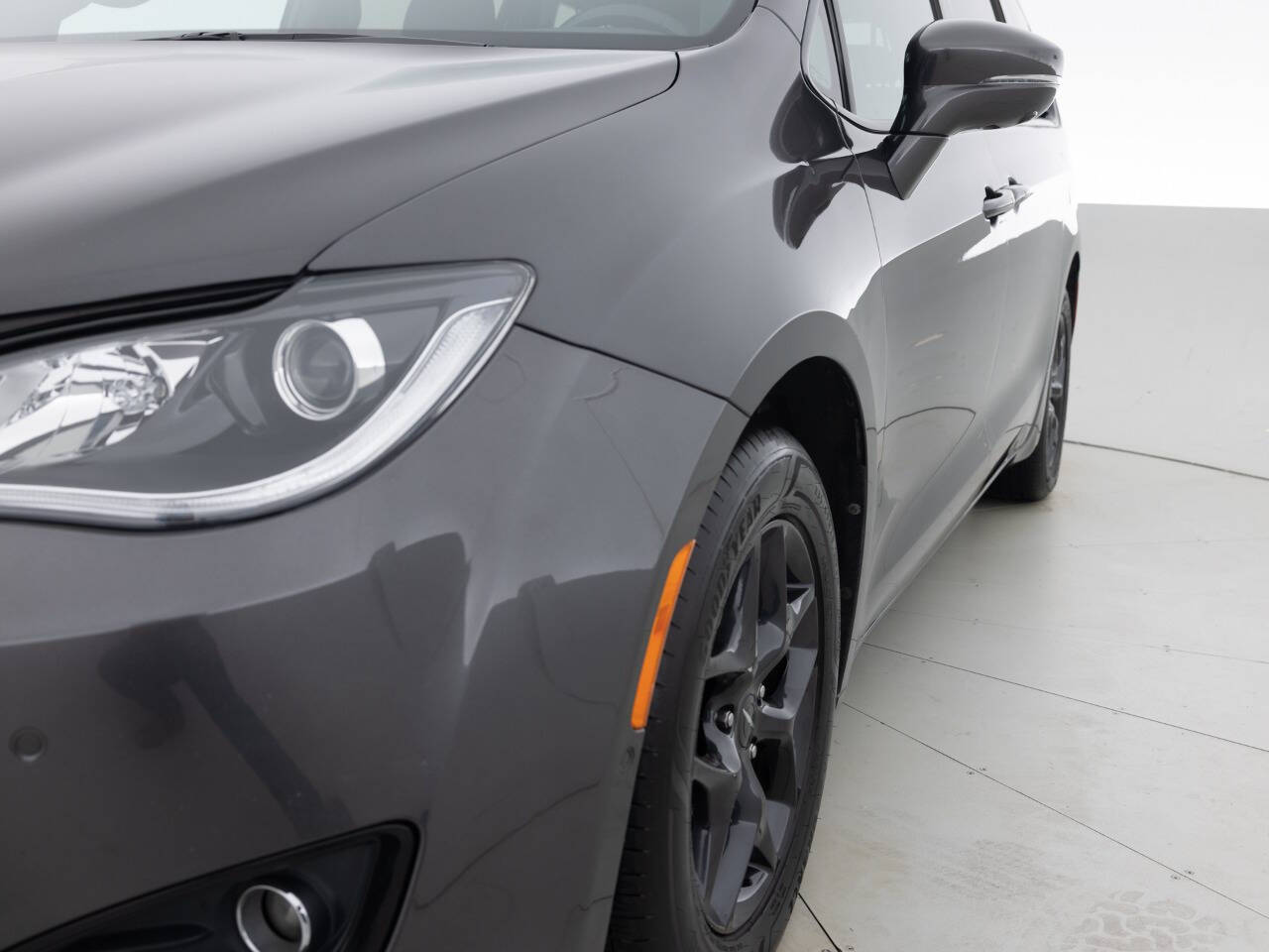 Used Car 2020 Chrysler Pacifica  Limited 4dr Mini Van For Sale Under $20,000 In Coal City, Illinois