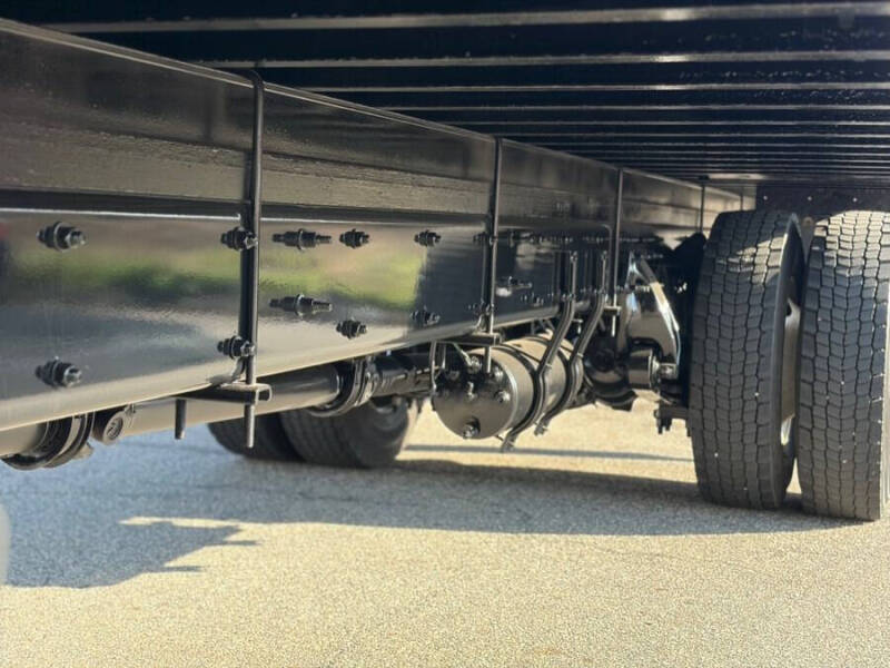 2020 Freightliner M2 106