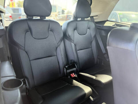 2019 Volvo XC90 T6 Momentum