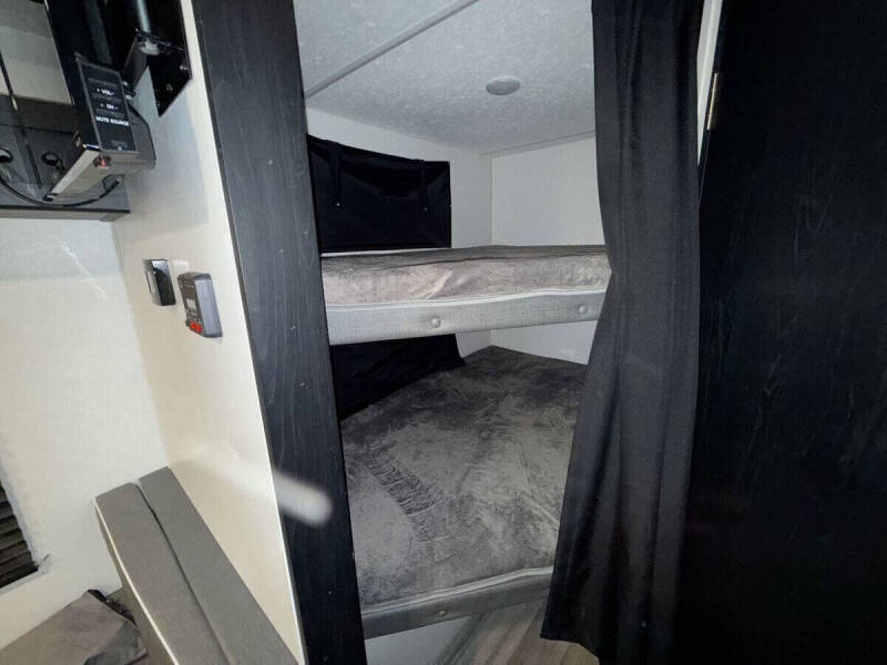 2023 Coachmen RV Freedom Express Select