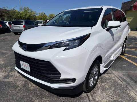 2025 Toyota Sienna LE 8-Passenger