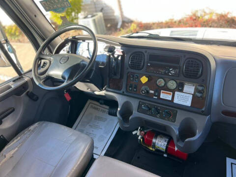 2018 Freightliner M2 106