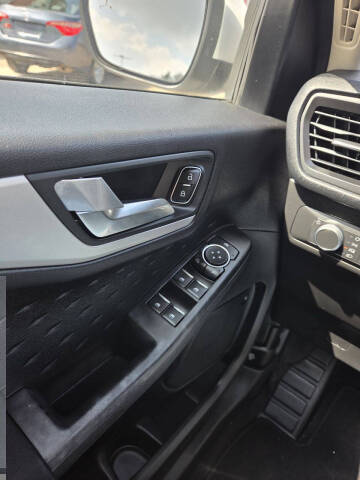 2020 Ford Escape SE