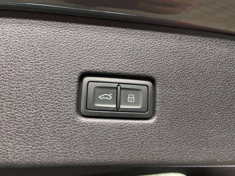 2022 Audi Q8 quattro Premium Plus 55 TFSI