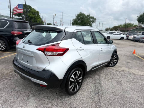 2020 Nissan Kicks SR