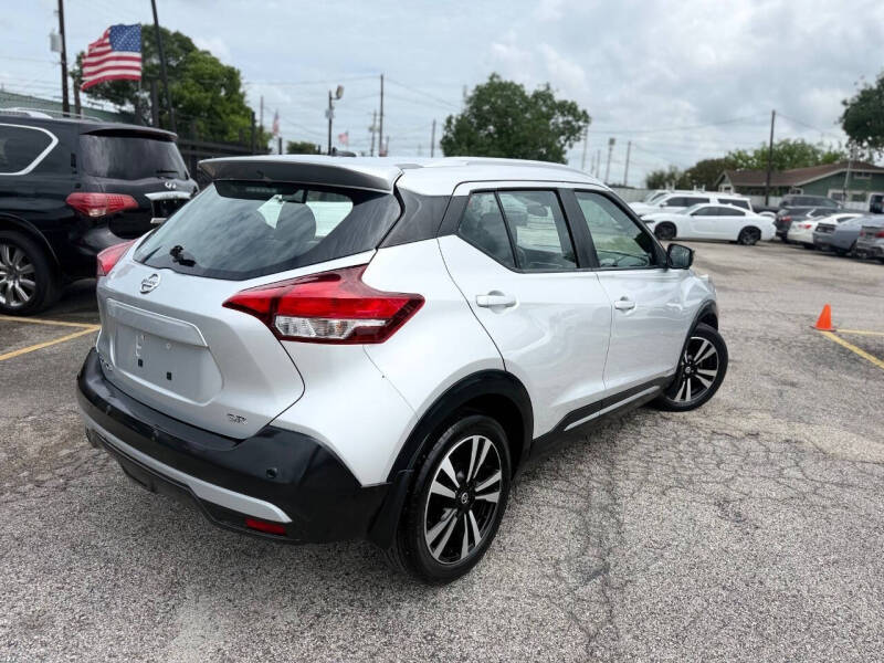 2020 Nissan Kicks SR