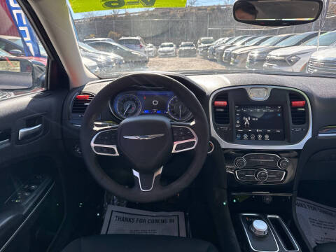 2023 Chrysler 300 Touring