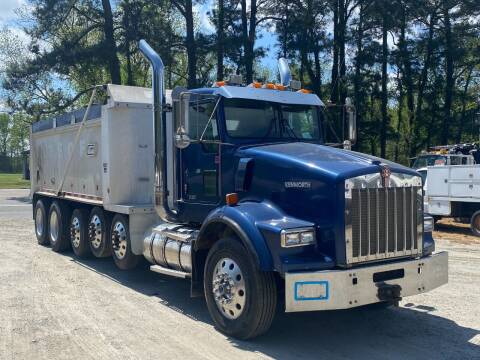 2004 Kenworth T800 for sale at Davenport Motors in Plymouth NC