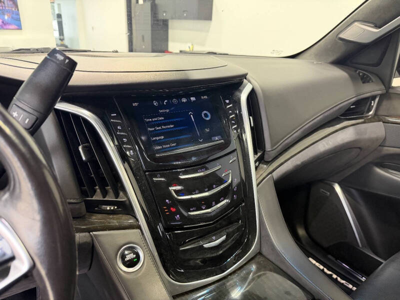 2019 Cadillac Escalade Platinum